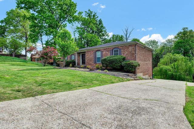 8203 Regal Pine Ct, Louisville, KY 40214