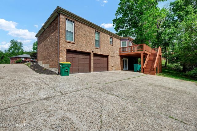 8203 Regal Pine Ct, Louisville, KY 40214
