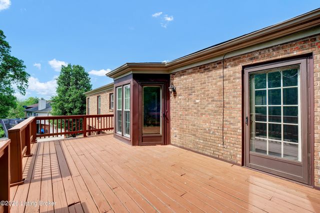 8203 Regal Pine Ct, Louisville, KY 40214