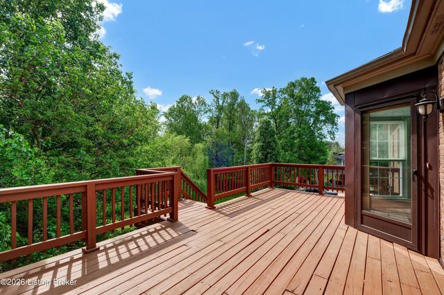 8203 Regal Pine Ct, Louisville, KY 40214