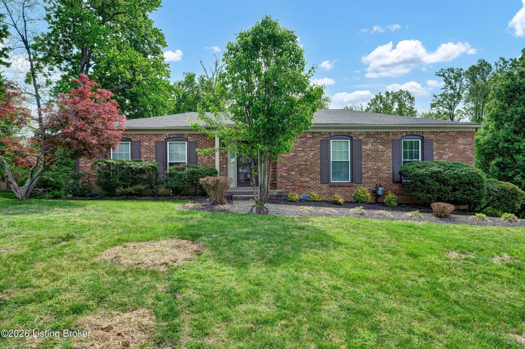 8203 Regal Pine Ct, Louisville, KY 40214