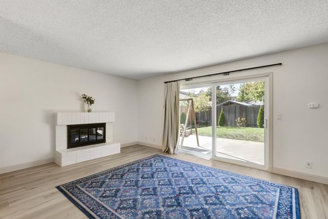 8191 Canyon Oak Dr, Citrus Heights, CA 95610