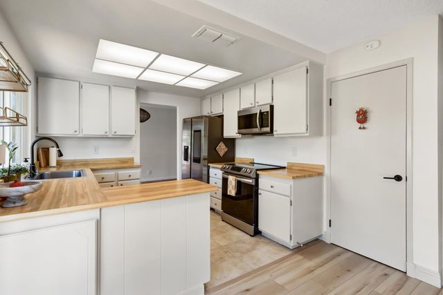8191 Canyon Oak Dr, Citrus Heights, CA 95610
