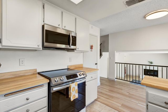 8191 Canyon Oak Dr, Citrus Heights, CA 95610