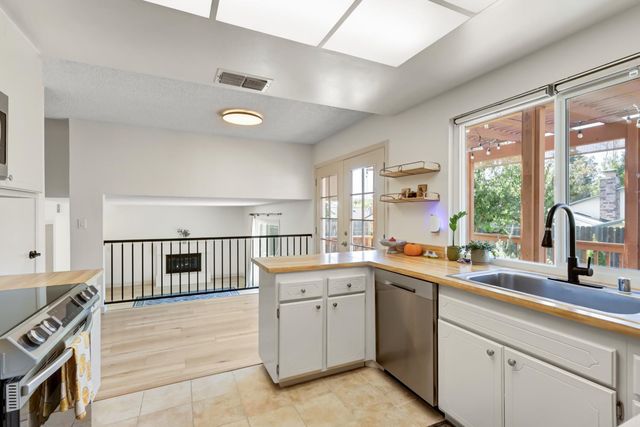 8191 Canyon Oak Dr, Citrus Heights, CA 95610
