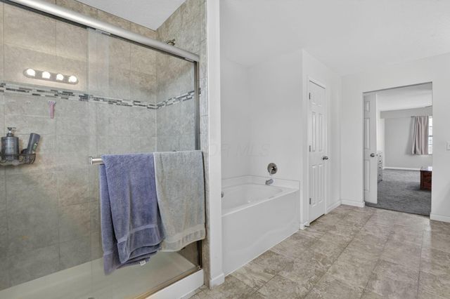 60 Henderson Lane, South Bloomfield, OH 43103