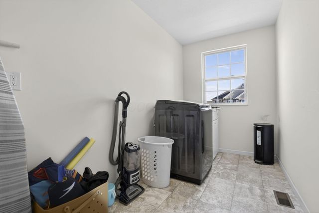 60 Henderson Lane, South Bloomfield, OH 43103