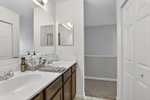 60 Henderson Lane, South Bloomfield, OH 43103