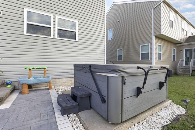 60 Henderson Lane, South Bloomfield, OH 43103