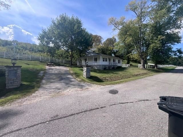 135 Township Road 85 E, Chesapeake, OH 45619