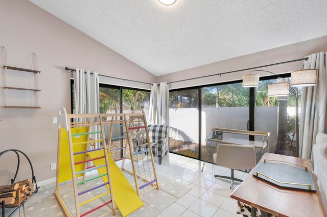 7259 Papaya Way, Tamarac, FL 33321