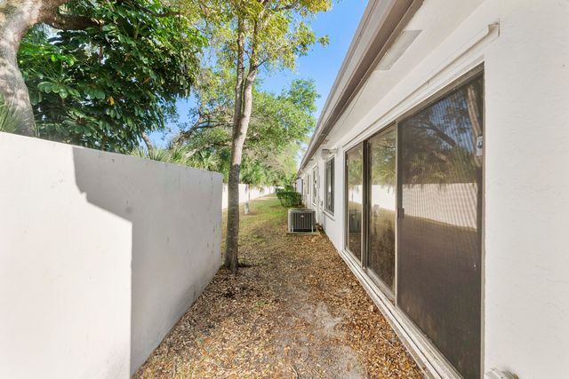 7259 Papaya Way, Tamarac, FL 33321