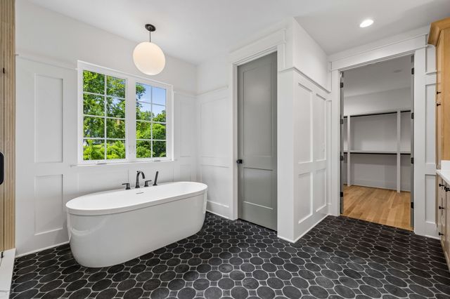 832B Neartop Dr, Nashville, TN 37205