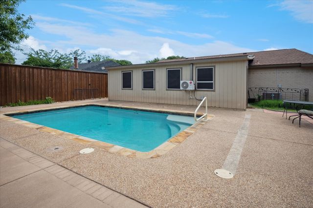5409 Queens Court, Lake Dallas, TX 75065