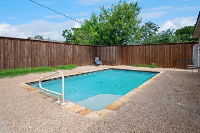 5409 Queens Court, Lake Dallas, TX 75065