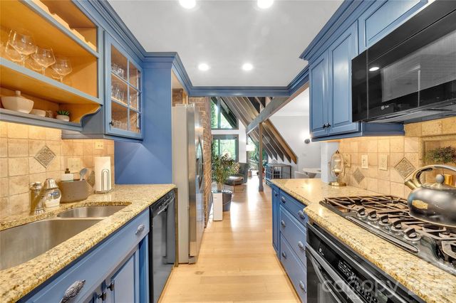 562 West Club Boulevard, Lake Toxaway, NC 28747