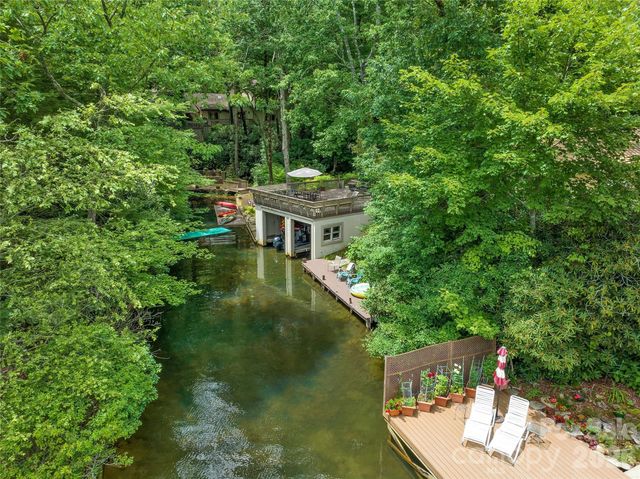 562 West Club Boulevard, Lake Toxaway, NC 28747