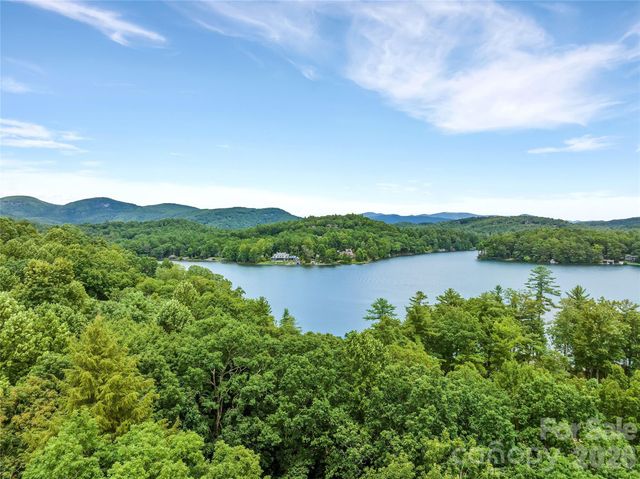 562 West Club Boulevard, Lake Toxaway, NC 28747
