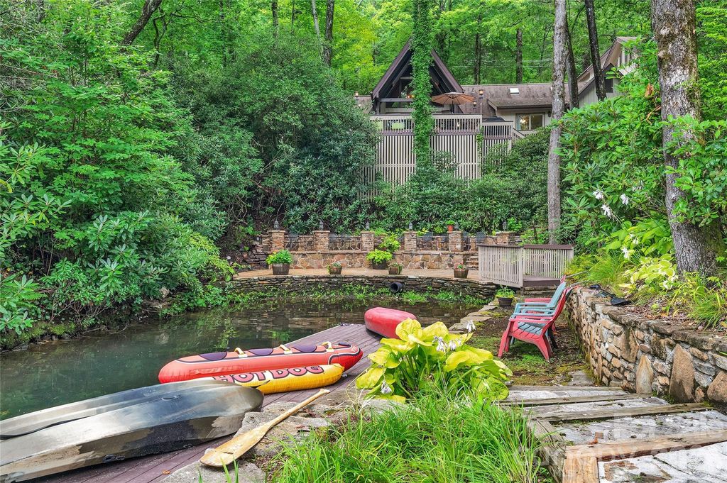 562 West Club Boulevard, Lake Toxaway, NC 28747