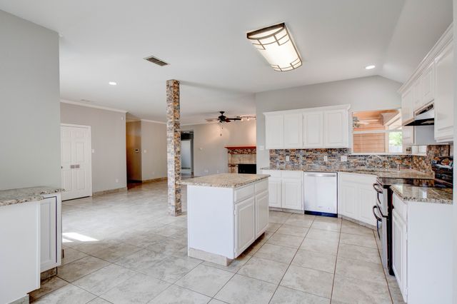 3912 Blue Pond Circle, Fort Worth, TX 76123