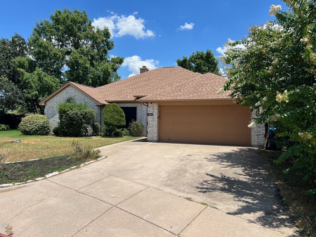 3912 Blue Pond Circle, Fort Worth, TX 76123