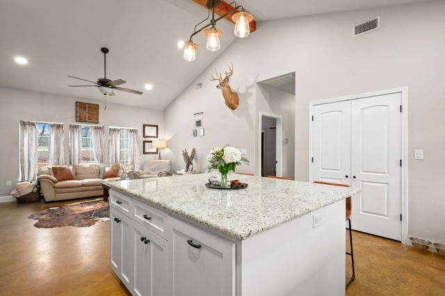 139 Way Station TRL, Smithville, TX 78957