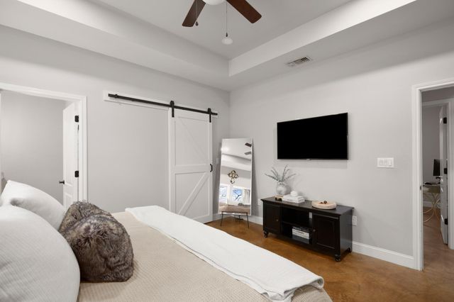 139 Way Station TRL, Smithville, TX 78957