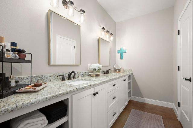 139 Way Station TRL, Smithville, TX 78957