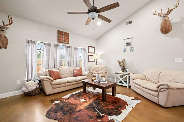 139 Way Station TRL, Smithville, TX 78957