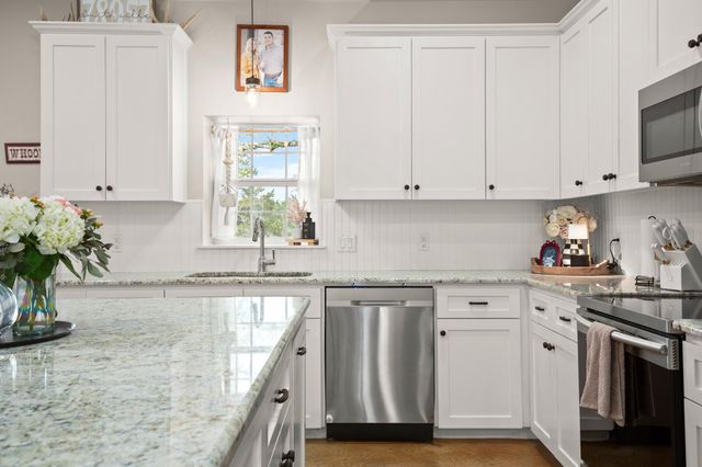 139 Way Station TRL, Smithville, TX 78957