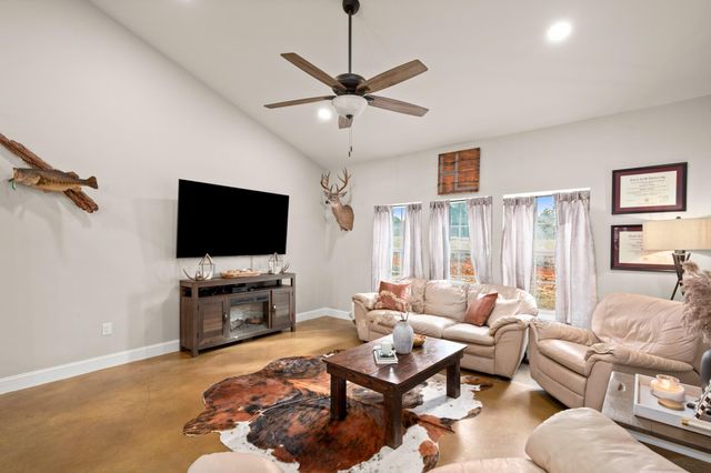 139 Way Station TRL, Smithville, TX 78957