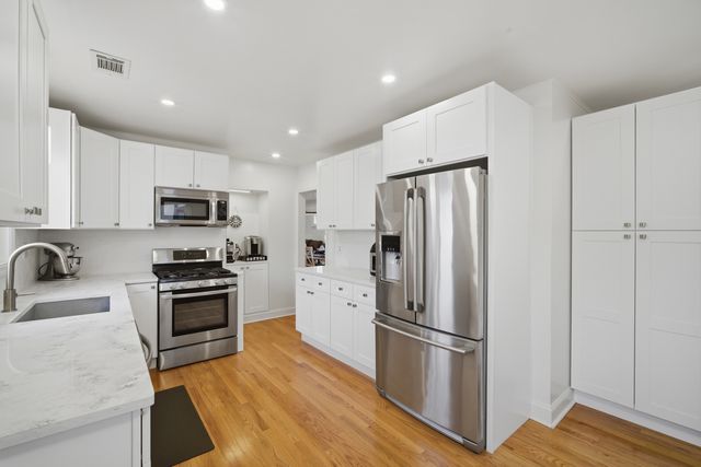 116 High Street, Highwood, IL 60040