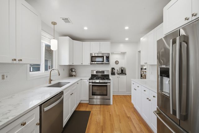 116 High Street, Highwood, IL 60040