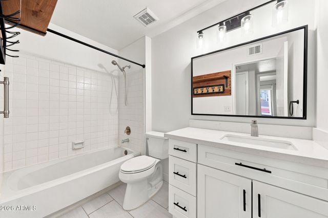 5028 E SHOMI Street, Phoenix, AZ 85044