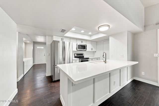 5028 E SHOMI Street, Phoenix, AZ 85044