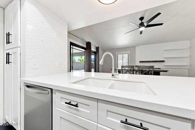 5028 E SHOMI Street, Phoenix, AZ 85044