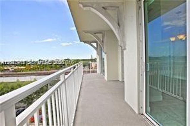 7280 SW 90th Street 506, Miami, FL 33156