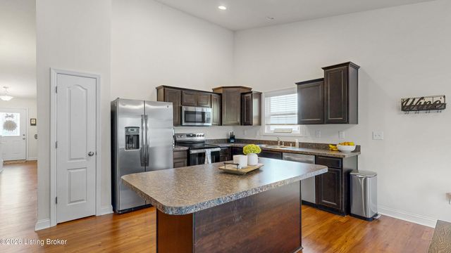 17108 Creek Vista Ct, Louisville, KY 40245