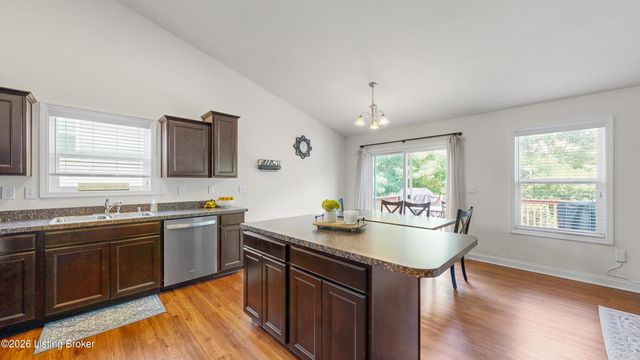 17108 Creek Vista Ct, Louisville, KY 40245
