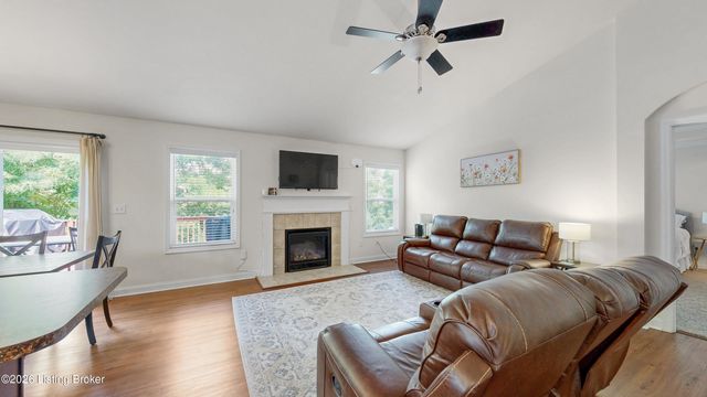 17108 Creek Vista Ct, Louisville, KY 40245