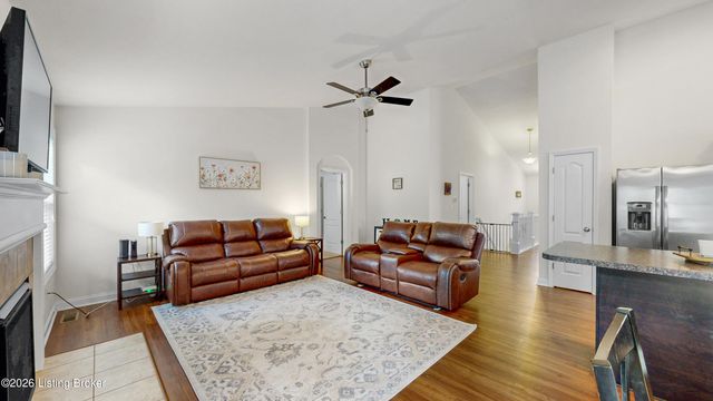 17108 Creek Vista Ct, Louisville, KY 40245