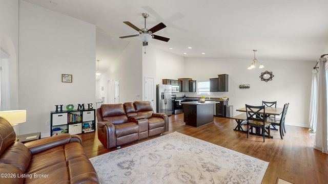 17108 Creek Vista Ct, Louisville, KY 40245
