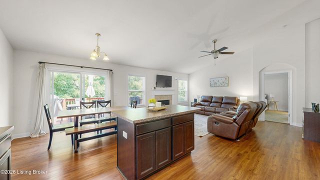 17108 Creek Vista Ct, Louisville, KY 40245