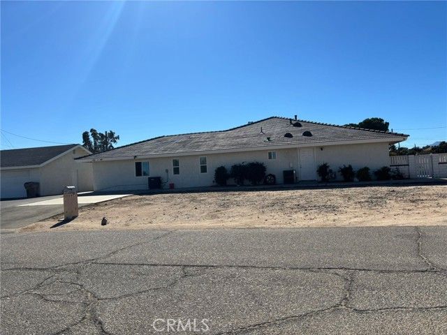 6995 Summit Valley Road, Hesperia, CA 92345