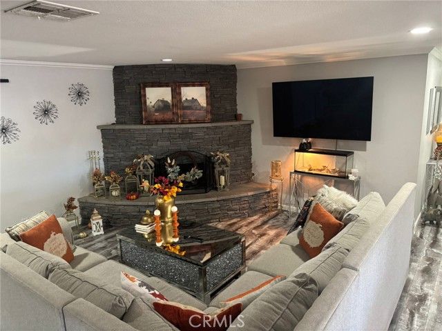 6995 Summit Valley Road, Hesperia, CA 92345