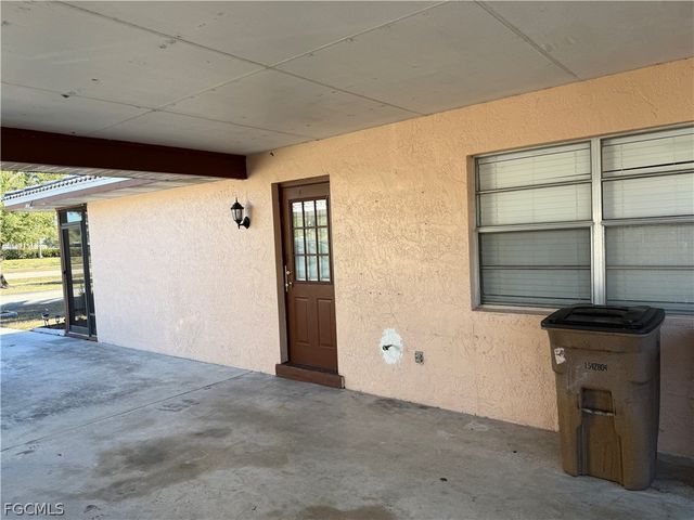 6 Parkwood Villas CT, Lehigh Acres, FL 33936