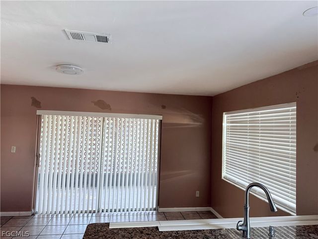 6 Parkwood Villas CT, Lehigh Acres, FL 33936