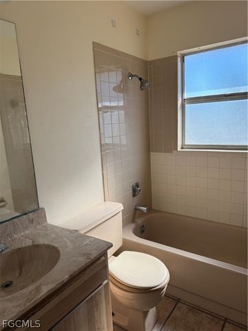 6 Parkwood Villas CT, Lehigh Acres, FL 33936