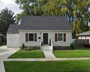 1025 Queen Anne Street, Woodstock, IL 60098