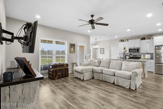 68 Bates Avenue, Purvis, MS 39475